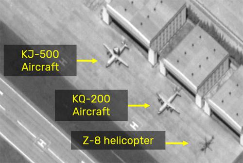 Hình ảnh vệ tinh về các máy bay do thám KJ-500, KQ-200 và trực thăng Z-8 Trung Quốc xuất hiện ở Đá Chữ Thập thuộc quần đảo Trường Sa của Việt Nam    -    G-Saram