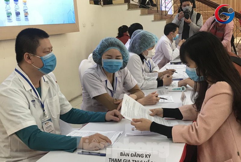 3 người Việt Nam đầu tiên tiêm thử nghiệm vắc-xin ngừa COVID-19